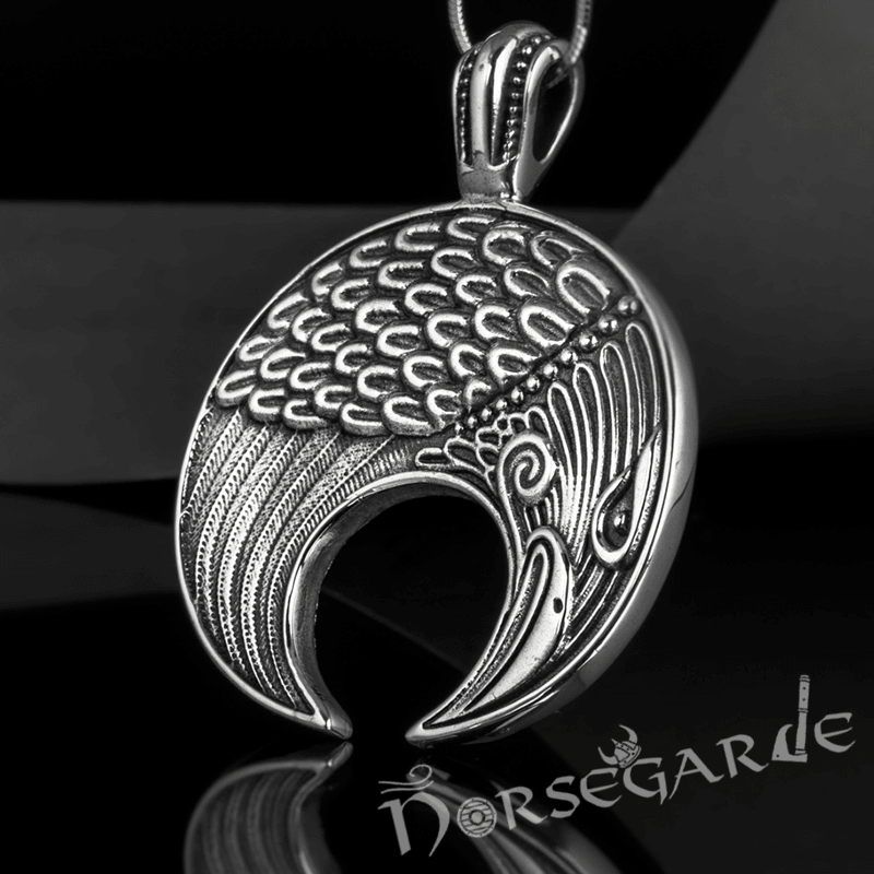 Viking hot sale raven pendant