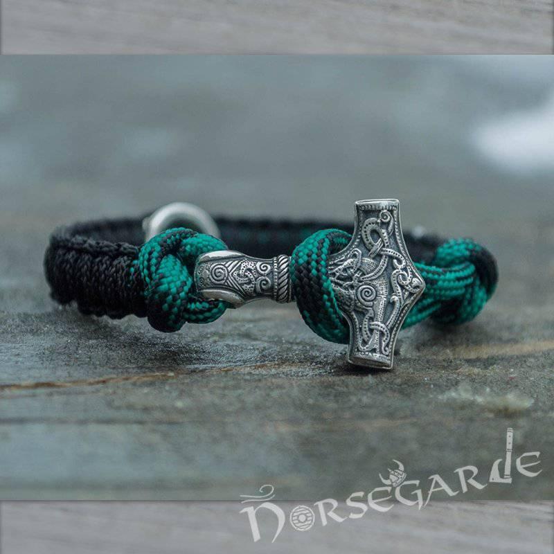 Paracord Bracelet With Wolf Clasp -  Denmark